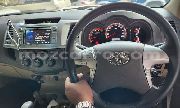 Nunua Ilio tumika Toyota Hilux Nyeupe Gari ndani ya Maputo nchini Maputo Nunua Ilio tumika Toyota Hilux Nyeupe Gari ndani ya Maputo nchini Maputo