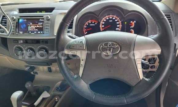 Nunua Ilio tumika Toyota Hilux Nyeupe Gari ndani ya Maputo nchini Maputo Nunua Ilio tumika Toyota Hilux Nyeupe Gari ndani ya Maputo nchini Maputo
