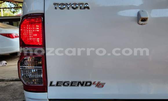Nunua Ilio tumika Toyota Hilux Nyeupe Gari ndani ya Maputo nchini Maputo Nunua Ilio tumika Toyota Hilux Nyeupe Gari ndani ya Maputo nchini Maputo