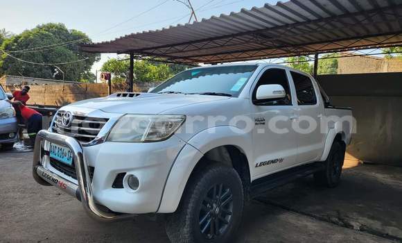 Nunua Ilio tumika Toyota Hilux Nyeupe Gari ndani ya Maputo nchini Maputo Nunua Ilio tumika Toyota Hilux Nyeupe Gari ndani ya Maputo nchini Maputo
