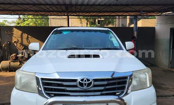 Nunua Ilio tumika Toyota Hilux Nyeupe Gari ndani ya Maputo nchini Maputo Nunua Ilio tumika Toyota Hilux Nyeupe Gari ndani ya Maputo nchini Maputo