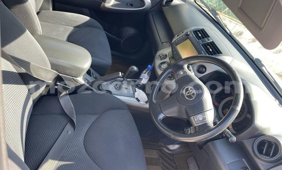 Nunua Ilio tumika Toyota RAV4 Fedha Gari ndani ya Maputo nchini Maputo Nunua Ilio tumika Toyota RAV4 Fedha Gari ndani ya Maputo nchini Maputo