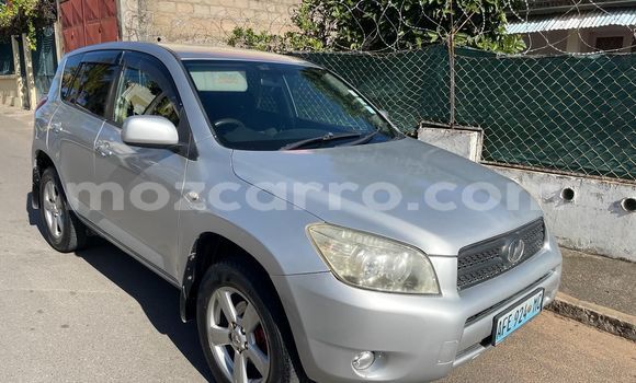 Nunua Ilio tumika Toyota RAV4 Fedha Gari ndani ya Maputo nchini Maputo Nunua Ilio tumika Toyota RAV4 Fedha Gari ndani ya Maputo nchini Maputo