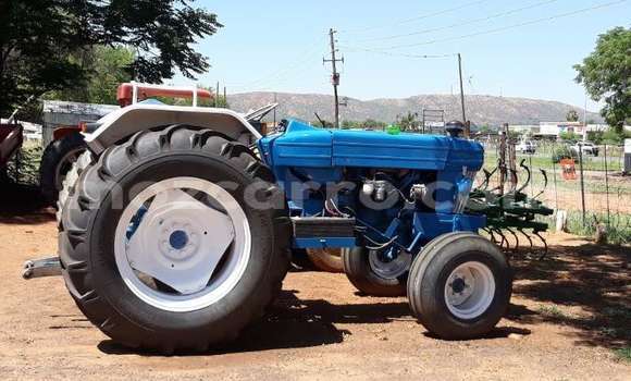 Tenga Tsaru Ford Windstar Chena Mota in Beira in Sofala Tenga Tsaru Ford Windstar Chena Mota in Beira in Sofala