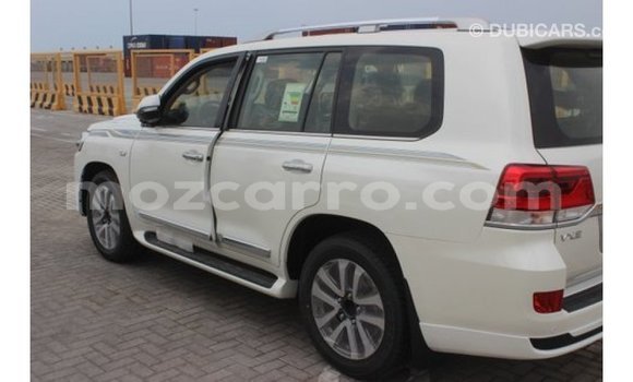 Nunua Imported Toyota Land Cruiser Nyeupe Gari ndani ya Import - Dubai nchini Cabo Delgado Nunua Imported Toyota Land Cruiser Nyeupe Gari ndani ya Import - Dubai nchini Cabo Delgado