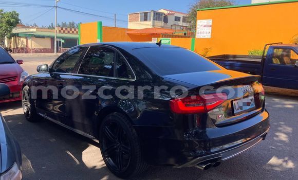 Nunua Ilio tumika Audi A4 Nyeusi Gari ndani ya Maputo nchini Maputo Nunua Ilio tumika Audi A4 Nyeusi Gari ndani ya Maputo nchini Maputo