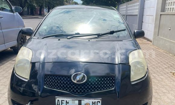 Comprar Usado Toyota Vitz Azul Carro em Maputo em Maputo