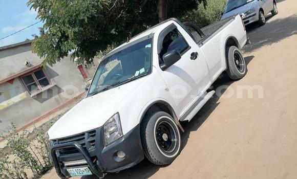 Comprar Usado Isuzu KB Branco Carro em Maputo em Maputo