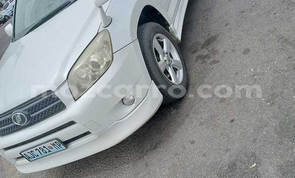 Comprar Usado Toyota RAV4 Branco Carro em Maputo em Maputo Comprar Usado Toyota RAV4 Branco Carro em Maputo em Maputo