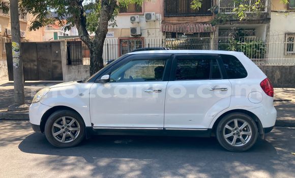 Nunua Ilio tumika Mazda Verisa Nyeupe Gari ndani ya Maputo nchini Maputo Nunua Ilio tumika Mazda Verisa Nyeupe Gari ndani ya Maputo nchini Maputo