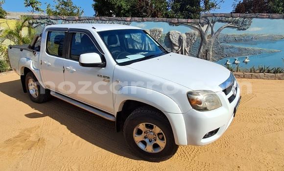Nunua Ilio tumika Mazda BT-50 Nyeupe Gari ndani ya Maputo nchini Maputo Nunua Ilio tumika Mazda BT-50 Nyeupe Gari ndani ya Maputo nchini Maputo