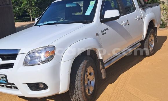 Nunua Ilio tumika Mazda BT-50 Nyeupe Gari ndani ya Maputo nchini Maputo Nunua Ilio tumika Mazda BT-50 Nyeupe Gari ndani ya Maputo nchini Maputo