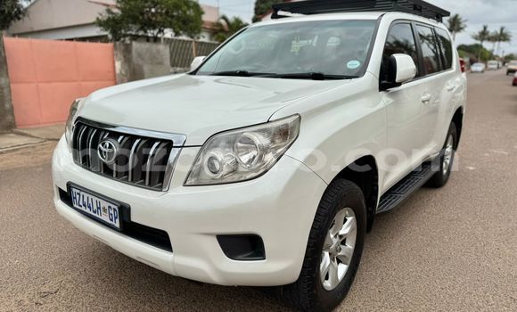 Nunua Mpya Toyota Land Cruiser Prado Nyeupe Gari ndani ya Maputo nchini Maputo