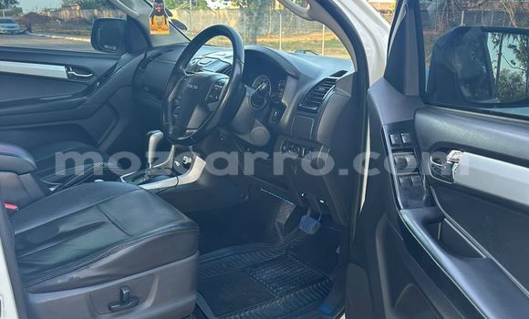 Comprar Usado Isuzu D-MAX Branco Carro em Maputo em Maputo Comprar Usado Isuzu D-MAX Branco Carro em Maputo em Maputo