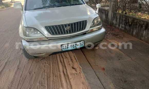 Buy Used Toyota Harrier White Car in Maputo in Maputo