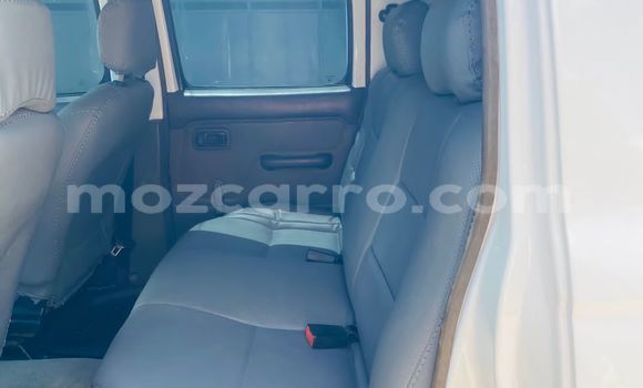 Nunua Ilio tumika Nissan Hardbody Nyeupe Gari ndani ya Maputo nchini Maputo Nunua Ilio tumika Nissan Hardbody Nyeupe Gari ndani ya Maputo nchini Maputo