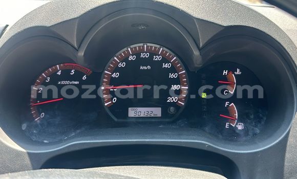 Nunua Ilio tumika Toyota Hilux Nyeupe Gari ndani ya Maputo nchini Maputo Nunua Ilio tumika Toyota Hilux Nyeupe Gari ndani ya Maputo nchini Maputo