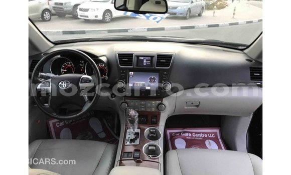 Tenga Imported Toyota Highlander Nhema Mota in Import - Dubai in Cabo Delgado Tenga Imported Toyota Highlander Nhema Mota in Import - Dubai in Cabo Delgado