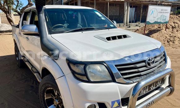 Nunua Ilio tumika Toyota Hilux Nyeupe Gari ndani ya Maputo nchini Maputo Nunua Ilio tumika Toyota Hilux Nyeupe Gari ndani ya Maputo nchini Maputo