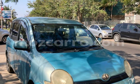 Comprar Usado Toyota Sienta Azul Carro em Maputo em Maputo