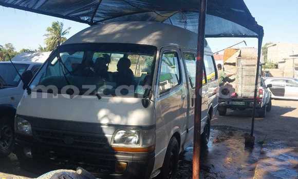 Comprar Usado Toyota Hiace Branco Carro em Maputo em Maputo