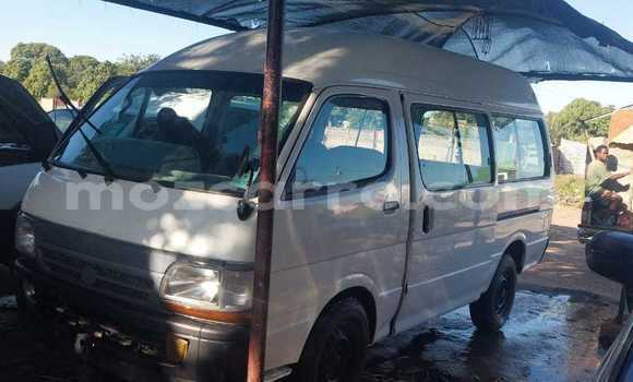 Nunua Ilio tumika Toyota Hiace Nyeupe Gari ndani ya Maputo nchini Maputo Nunua Ilio tumika Toyota Hiace Nyeupe Gari ndani ya Maputo nchini Maputo