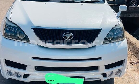 Buy Used Toyota Harrier White Car in Maputo in Maputo