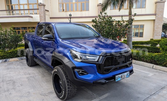 Comprar Usado Toyota Hiluxe Revo Azul Carro em Maputo em Maputo