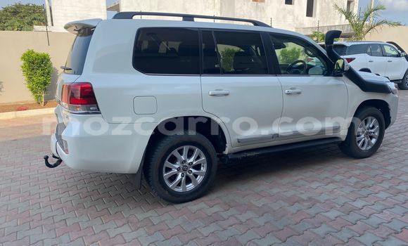 Buy Used Toyota Land Cruiser White Car in Maputo in Maputo Buy Used Toyota Land Cruiser White Car in Maputo in Maputo