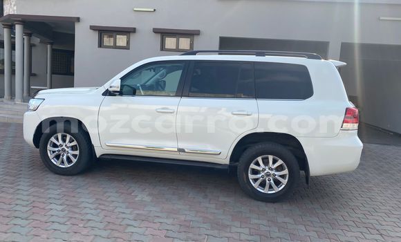 Buy Used Toyota Land Cruiser White Car in Maputo in Maputo Buy Used Toyota Land Cruiser White Car in Maputo in Maputo