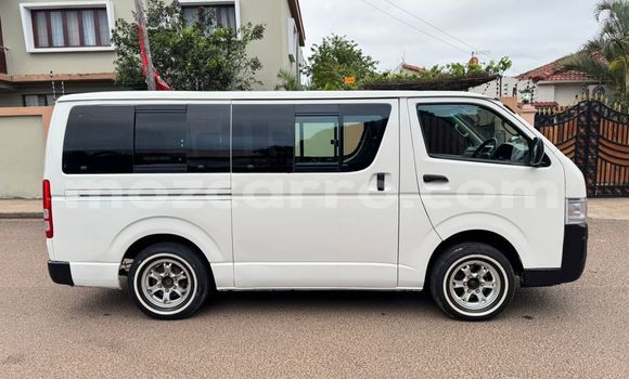 Buy Used Toyota Hiace White Car in Maputo in Maputo Buy Used Toyota Hiace White Car in Maputo in Maputo