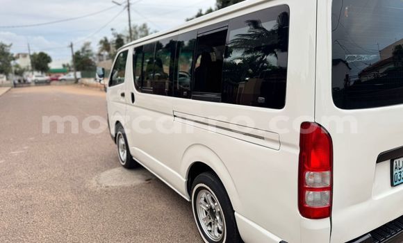 Buy Used Toyota Hiace White Car in Maputo in Maputo Buy Used Toyota Hiace White Car in Maputo in Maputo