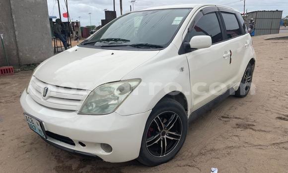 Comprar Usado Toyota IST Branco Carro em Maputo em Maputo Comprar Usado Toyota IST Branco Carro em Maputo em Maputo