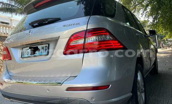 Nunua Ilio tumika Mercedes‒Benz M-Class Fedha Gari ndani ya Maputo nchini Maputo Nunua Ilio tumika Mercedes‒Benz M-Class Fedha Gari ndani ya Maputo nchini Maputo