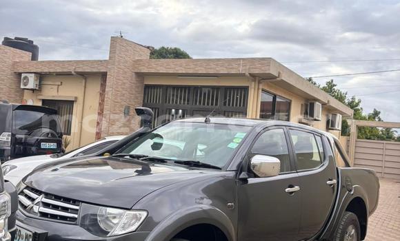 Comprar Usado Mitsubishi Triton Preto Carro em Maputo em Maputo
