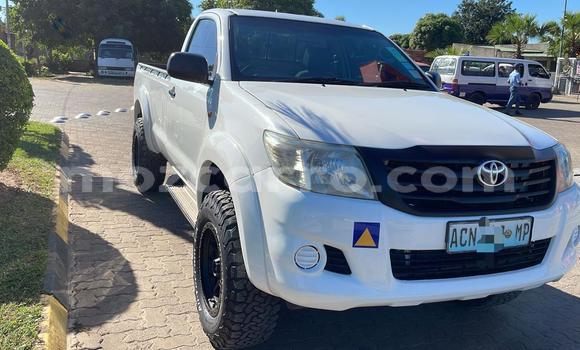 Comprar Usado Toyota Hilux Branco Carro em Maputo em Maputo
