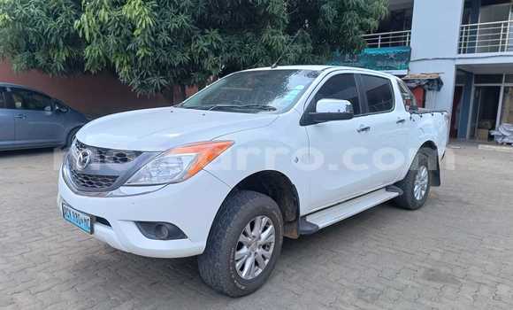 Comprar Usado Mazda BT-50 Branco Carro em Maputo em Maputo Comprar Usado Mazda BT-50 Branco Carro em Maputo em Maputo