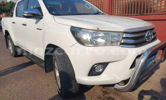 Comprar Usado Toyota Hilux Branco Carro em Maputo em Maputo