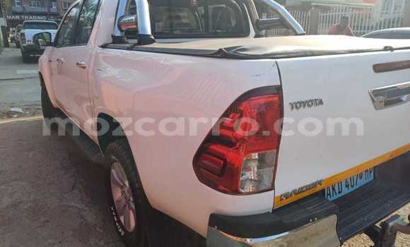 Nunua Ilio tumika Toyota Hilux Nyeupe Gari ndani ya Maputo nchini Maputo Nunua Ilio tumika Toyota Hilux Nyeupe Gari ndani ya Maputo nchini Maputo