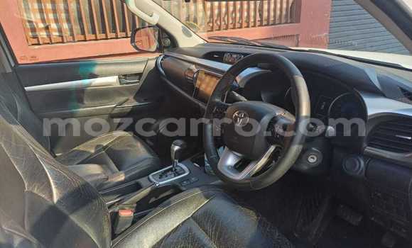 Nunua Ilio tumika Toyota Hilux Nyeupe Gari ndani ya Maputo nchini Maputo Nunua Ilio tumika Toyota Hilux Nyeupe Gari ndani ya Maputo nchini Maputo