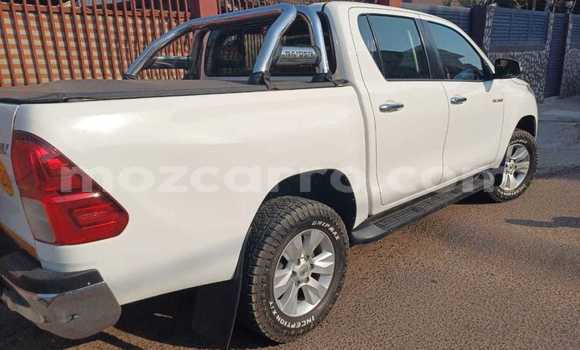 Nunua Ilio tumika Toyota Hilux Nyeupe Gari ndani ya Maputo nchini Maputo Nunua Ilio tumika Toyota Hilux Nyeupe Gari ndani ya Maputo nchini Maputo