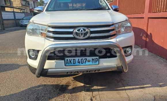 Nunua Ilio tumika Toyota Hilux Nyeupe Gari ndani ya Maputo nchini Maputo Nunua Ilio tumika Toyota Hilux Nyeupe Gari ndani ya Maputo nchini Maputo