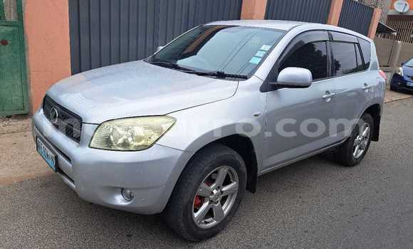 Comprar Usado Toyota RAV4 Prata Carro em Maputo em Maputo