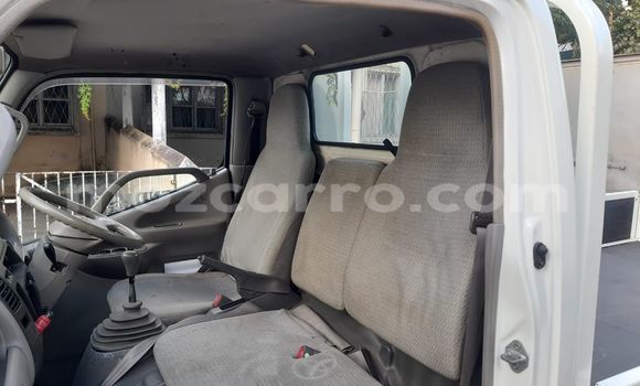 Nunua Ilio tumika Toyota Dyna Nyeupe Gari ndani ya Maputo nchini Maputo Nunua Ilio tumika Toyota Dyna Nyeupe Gari ndani ya Maputo nchini Maputo