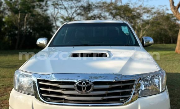 Nunua Ilio tumika Toyota Hilux Nyeupe Gari ndani ya Maputo nchini Maputo