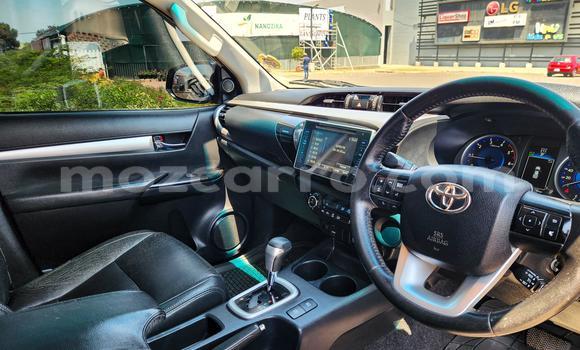 Comprar Usado Toyota Hiluxe Revo Branco Carro em Maputo em Maputo Comprar Usado Toyota Hiluxe Revo Branco Carro em Maputo em Maputo