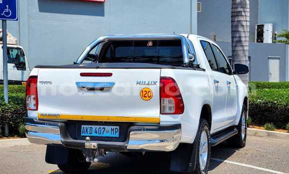 Comprar Usado Toyota Hiluxe Revo Branco Carro em Maputo em Maputo Comprar Usado Toyota Hiluxe Revo Branco Carro em Maputo em Maputo