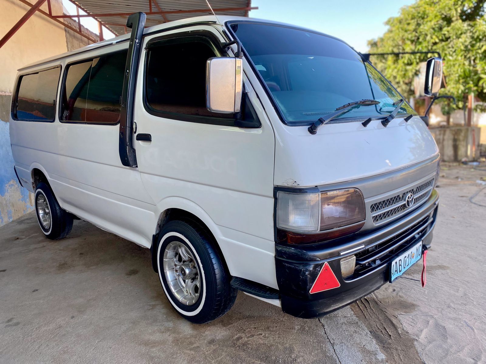 Buy used toyota hiace white car in maputo in maputo mozcarro
