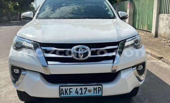 Comprar Usado Toyota Fortuner Branco Carro em Maputo em Maputo