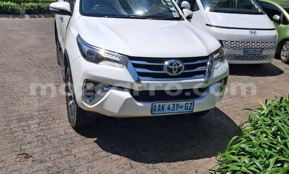 Comprar Usado Toyota Fortuner Branco Carro em Maputo em Maputo Comprar Usado Toyota Fortuner Branco Carro em Maputo em Maputo